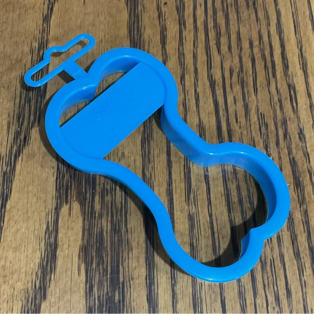 Blue Cookie Cutter with Recipe Cards and Felt Tip Pen Make your own dog treats